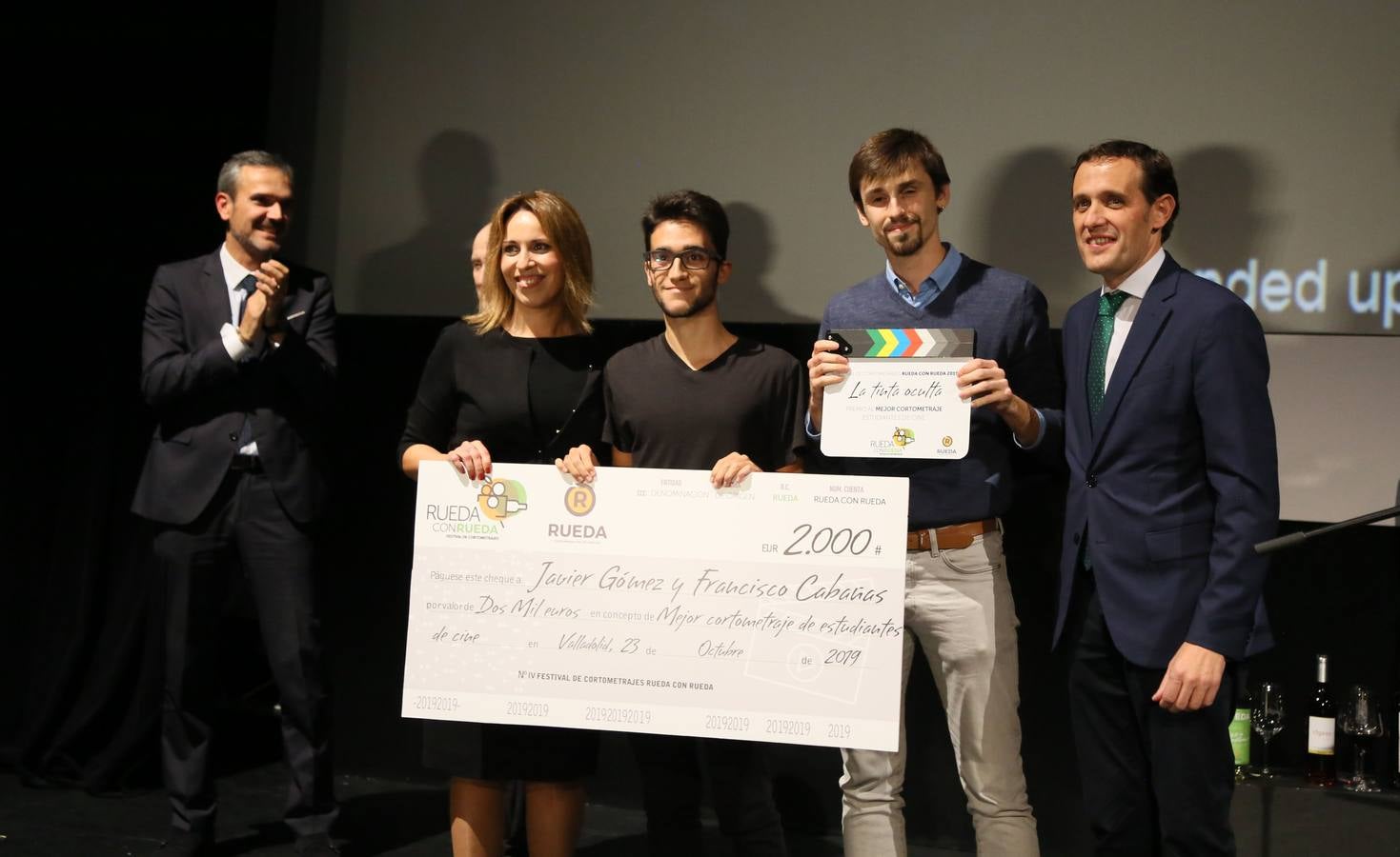 El festival entrega el galardón a la bodega en reconocimiento a su trayectoria desde 1927 como pionera de la Ribera del Fuero | La gala fue presentada por la actriz Ana Arias