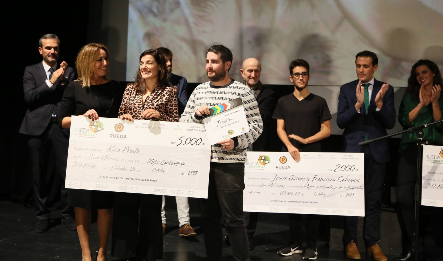 El festival entrega el galardón a la bodega en reconocimiento a su trayectoria desde 1927 como pionera de la Ribera del Fuero | La gala fue presentada por la actriz Ana Arias