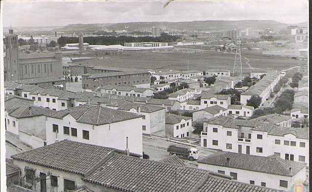 Imagen principal - Arriba, barrio de Girón. Debajo, visita institucional con Girón a la izquierda y, al fondo, Huerta del Rey. Abajo a la derecha, calle San Martín. 