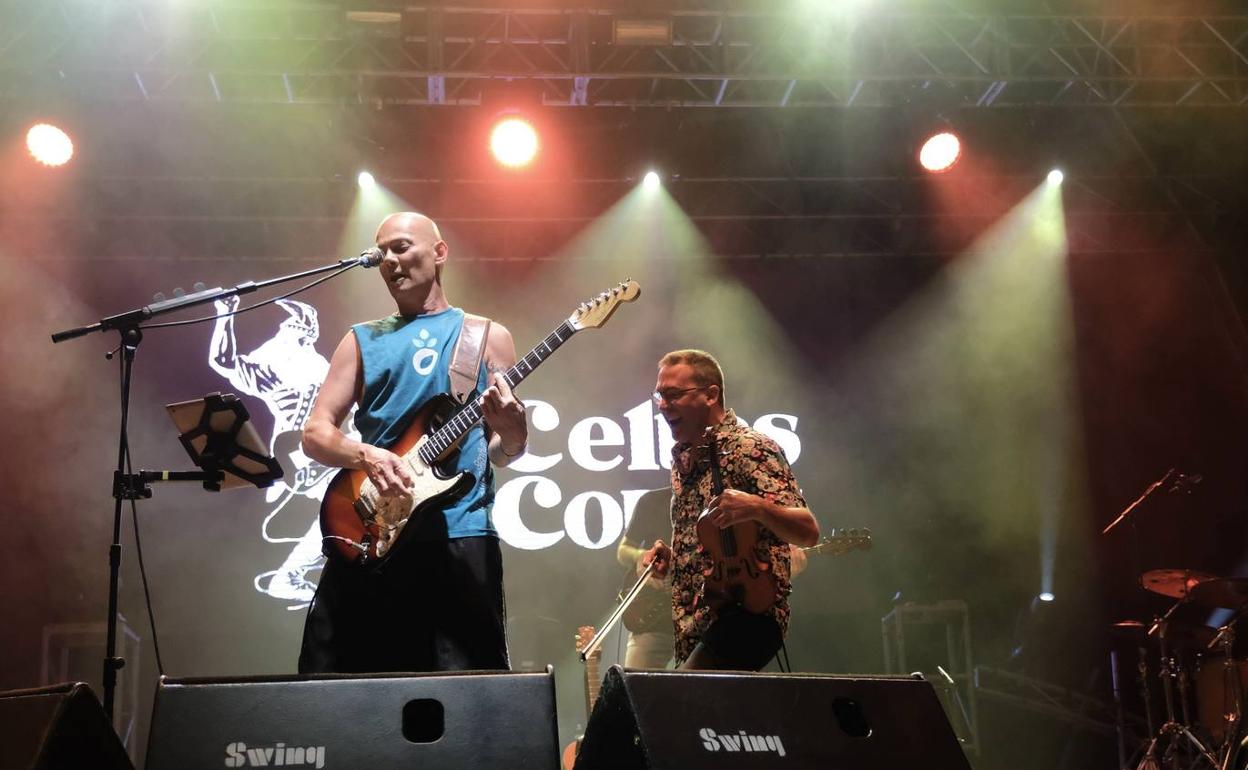 Celtas Cortos, con Jesús Cifuentes en primer término, en una actuación en septiembre.