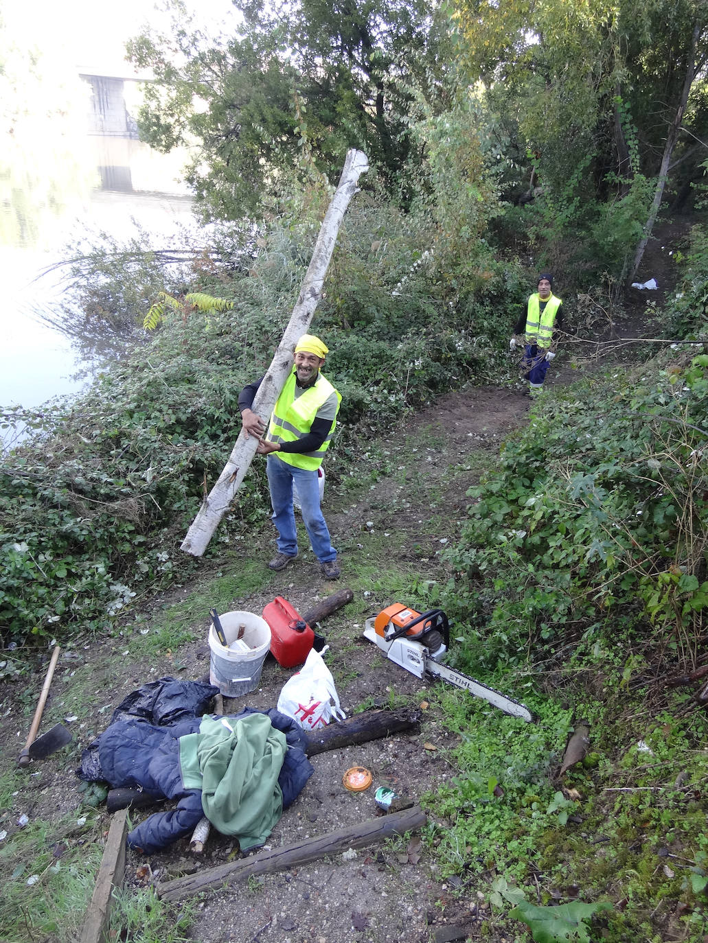Limpieza de la senda del Pisuerga. 