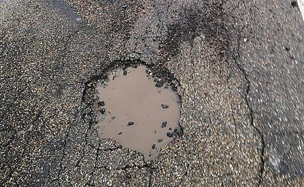 Estado actual en el que se encuentra un tramo de la carretera VA-610 entre Pollos y Castronuño. 