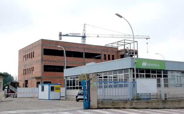 Estado de la construcción del nuevo edificio de Iberdrola, en su sede del polígono de Argales. 