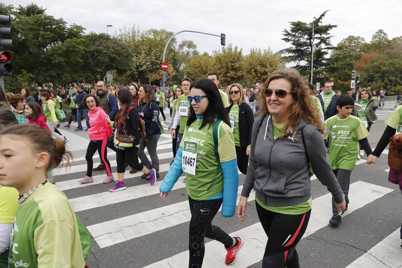 Participantes en la marcha contra el cáncer. 