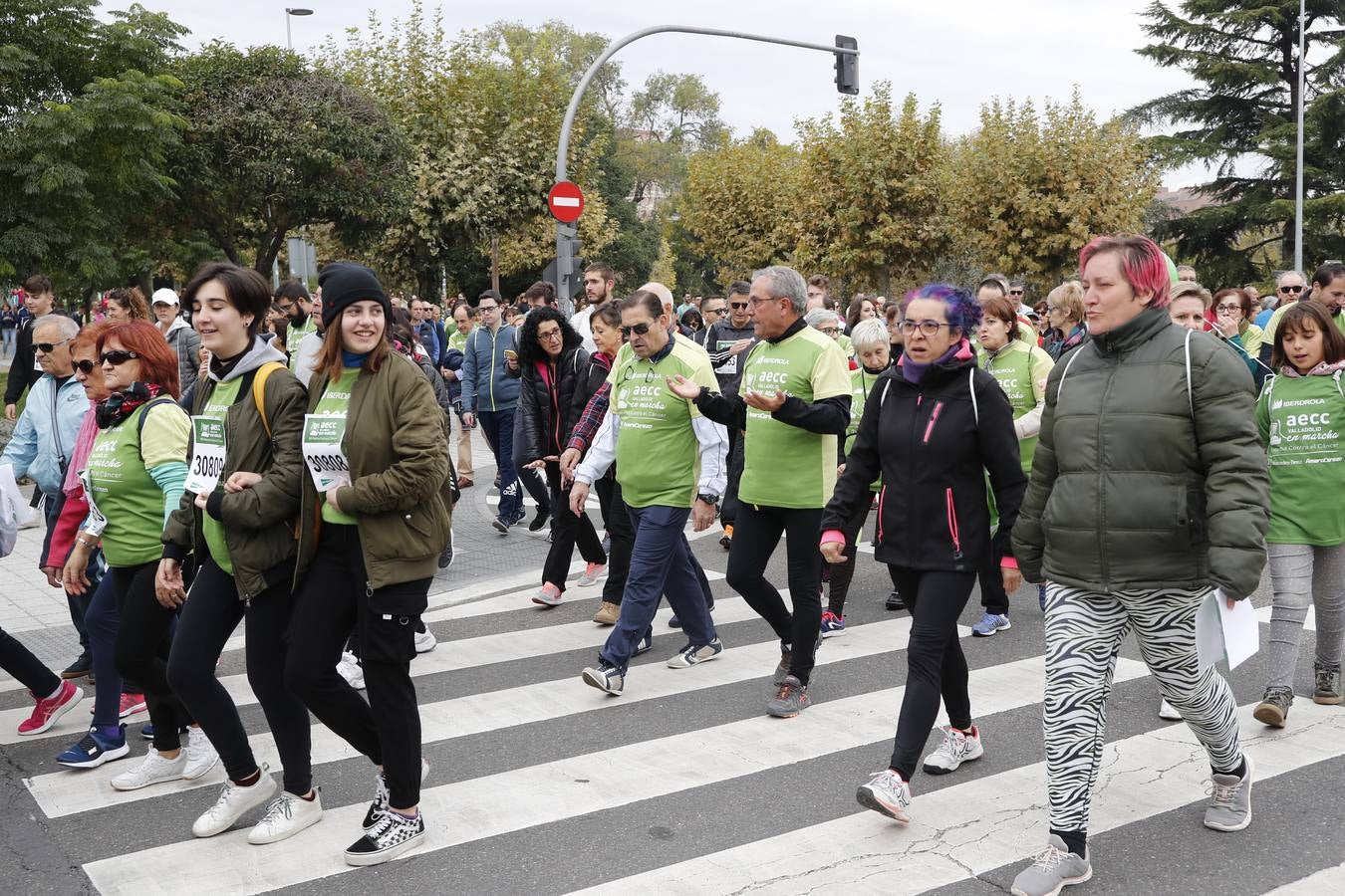 Participantes en la marcha contra el cáncer. 