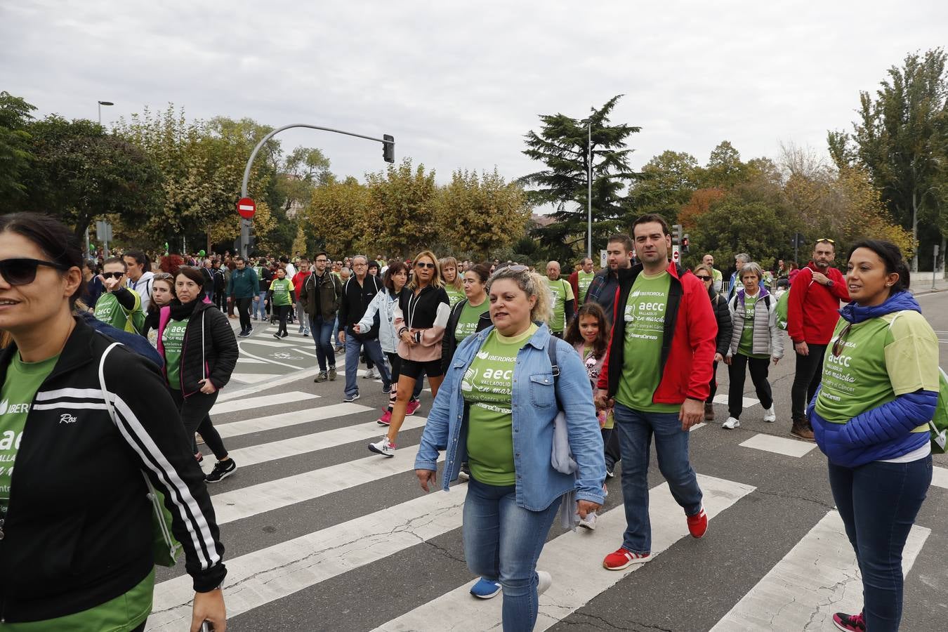 Participantes en la marcha contra el cáncer. 