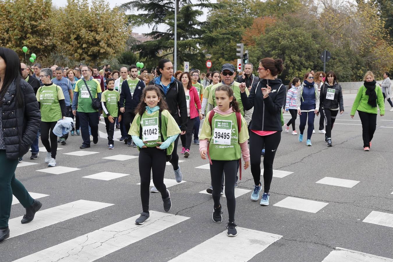 Participantes en la marcha contra el cáncer. 