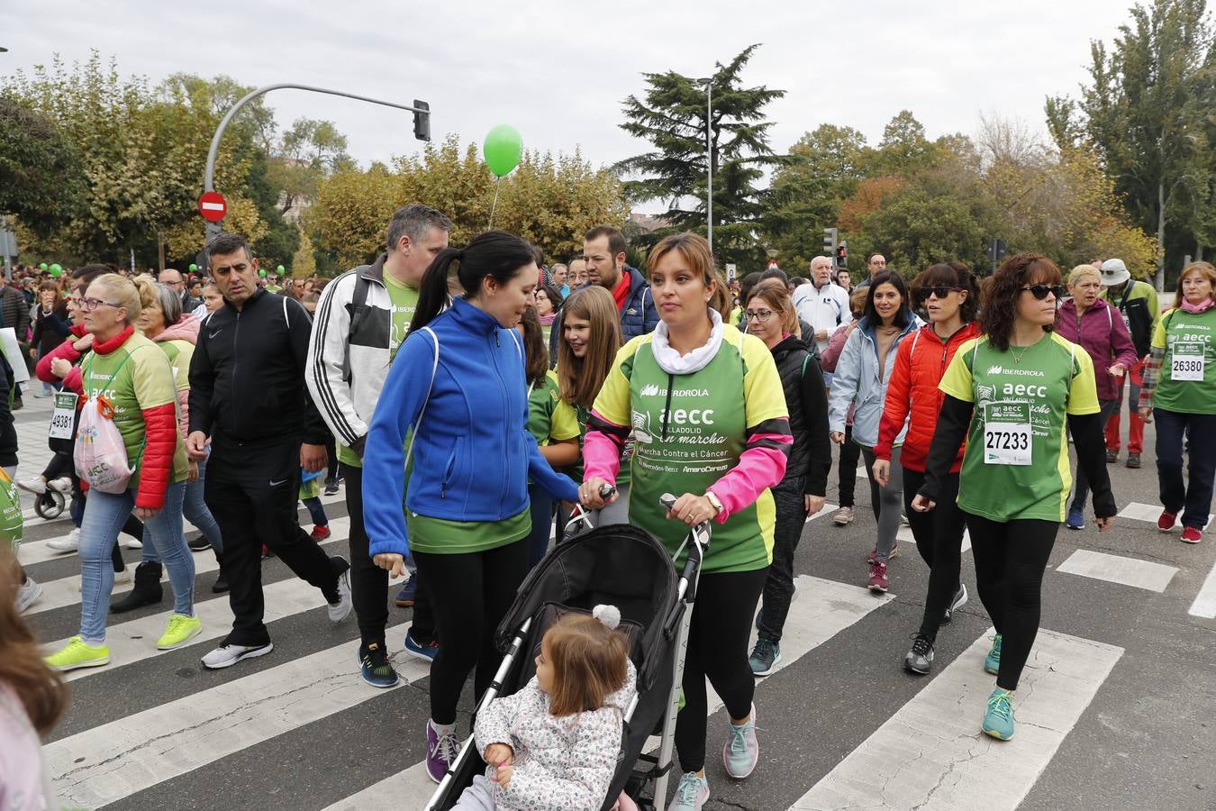 Participantes en la marcha contra el cáncer. 