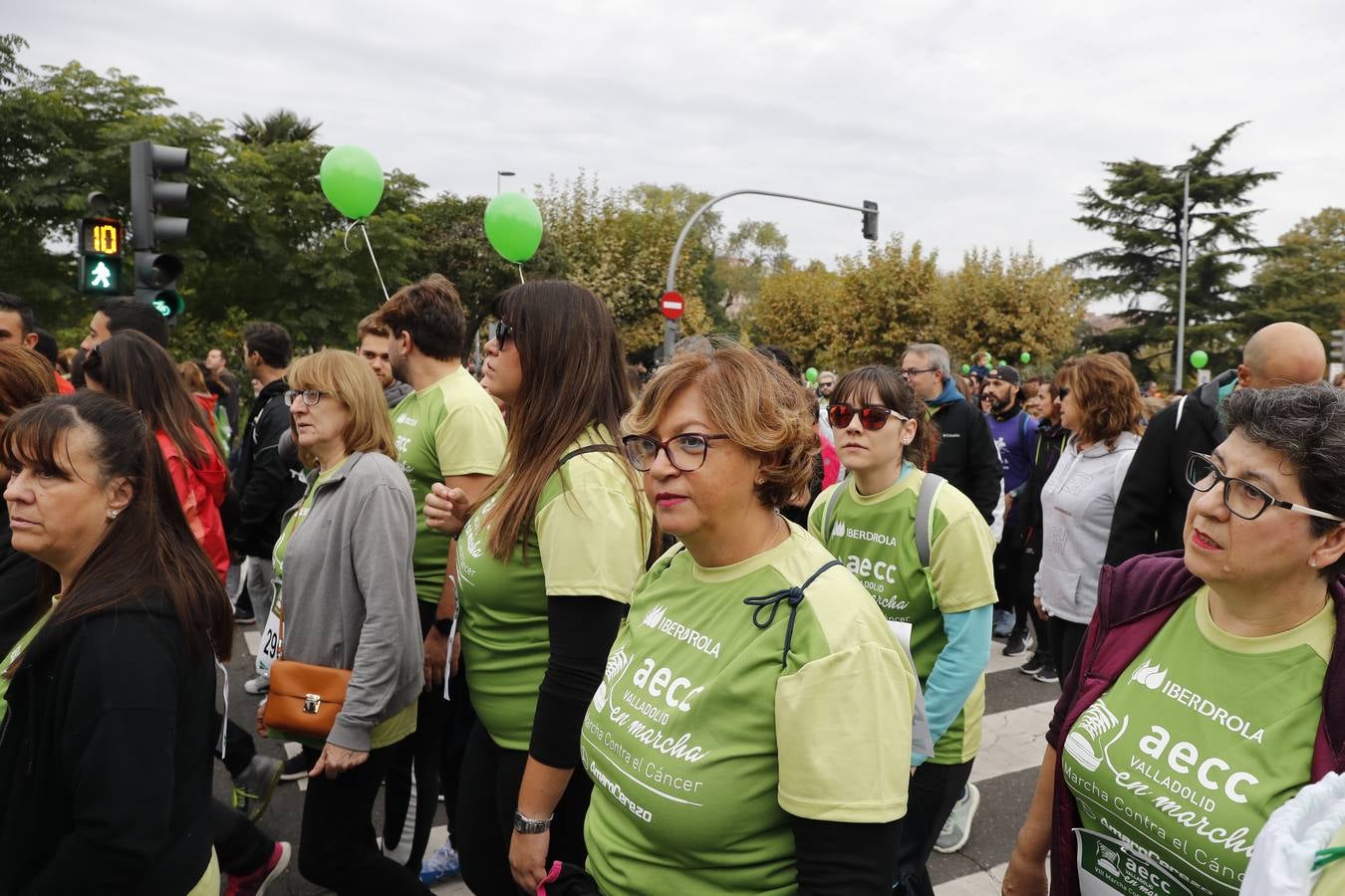 Participantes en la marcha contra el cáncer. 