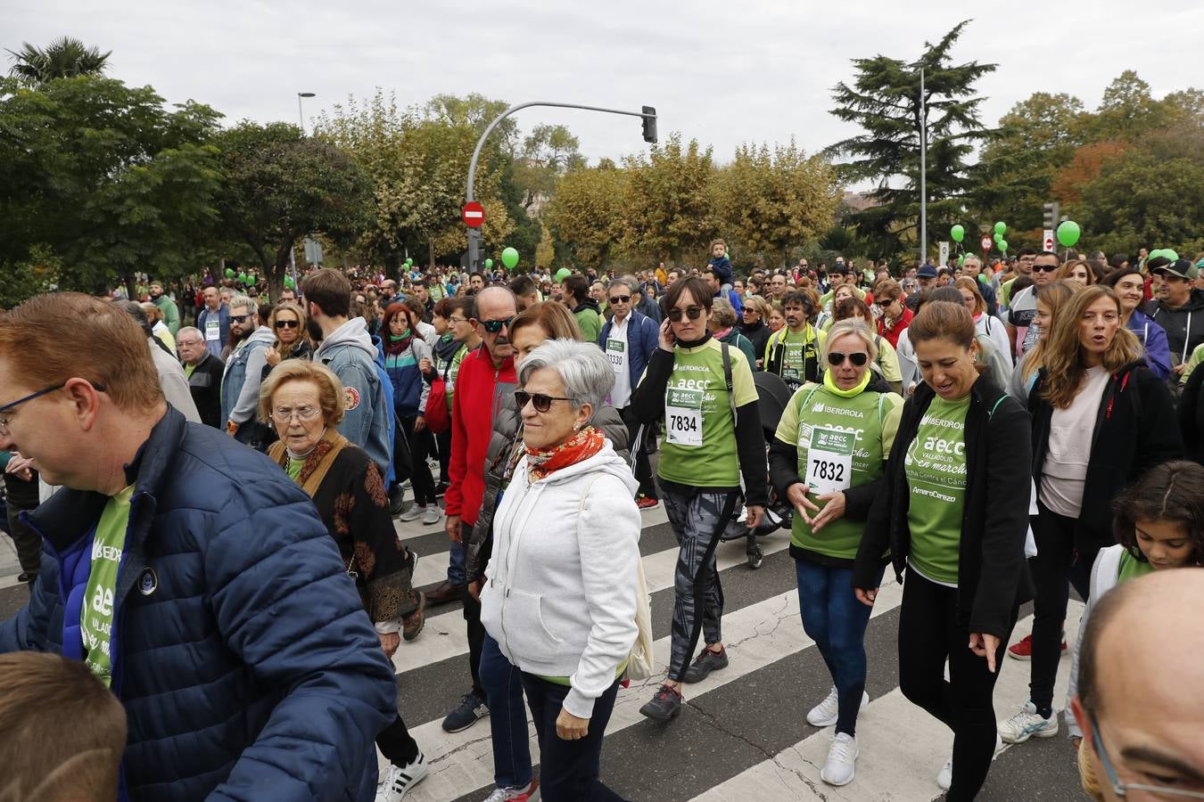 Participantes en la marcha contra el cáncer. 