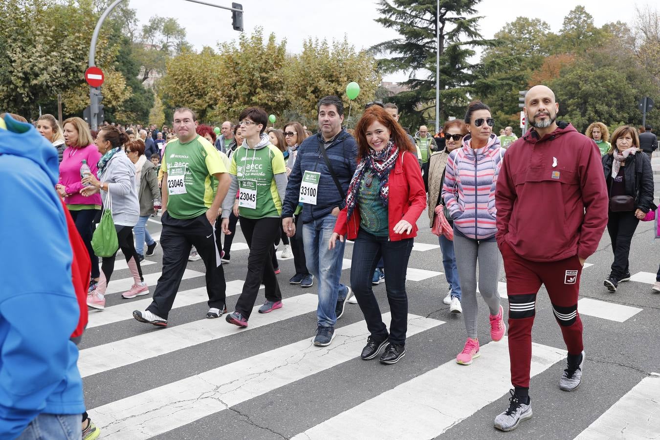 Participantes de la marcha contra el cáncer. 