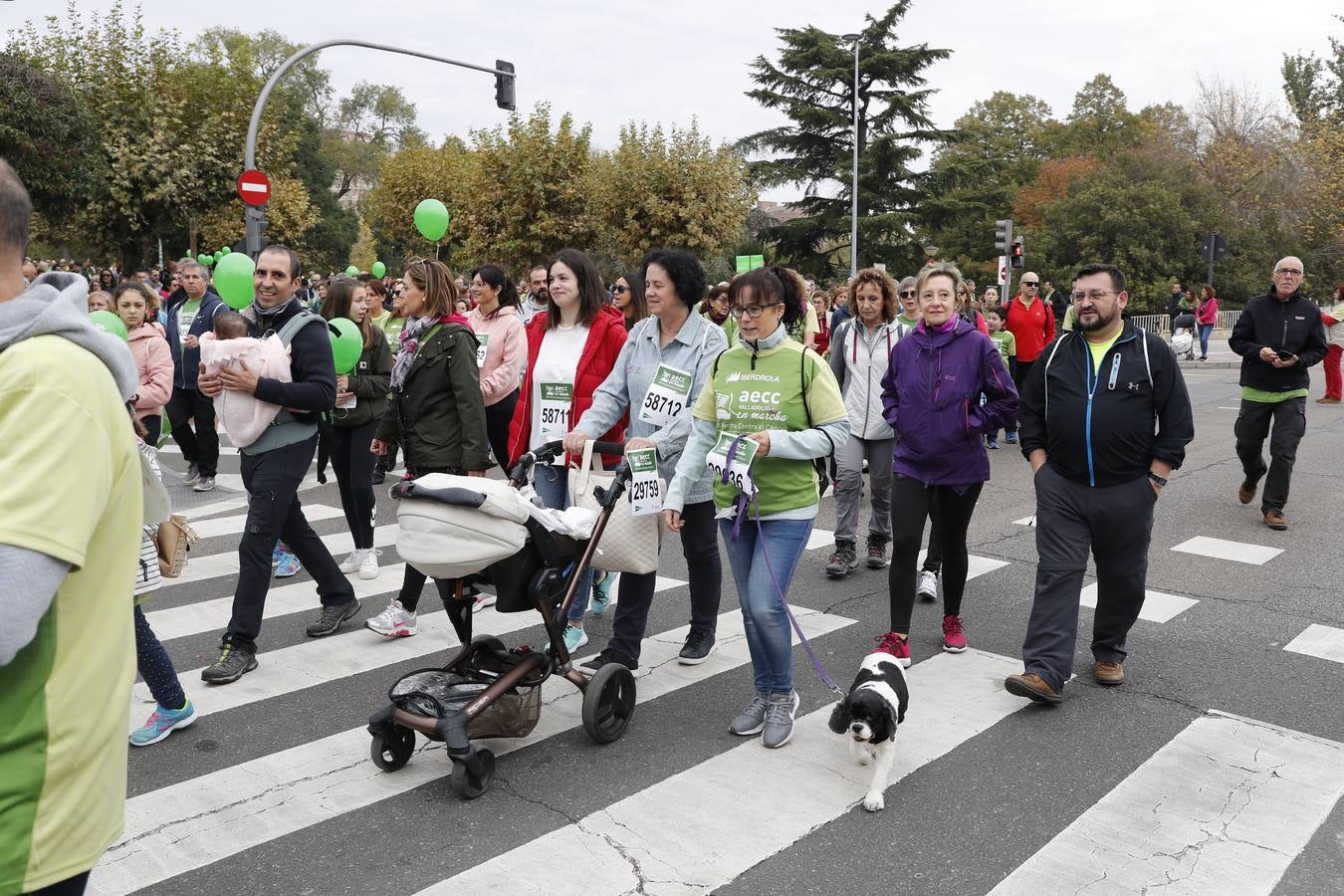 Participantes de la marcha contra el cáncer. 