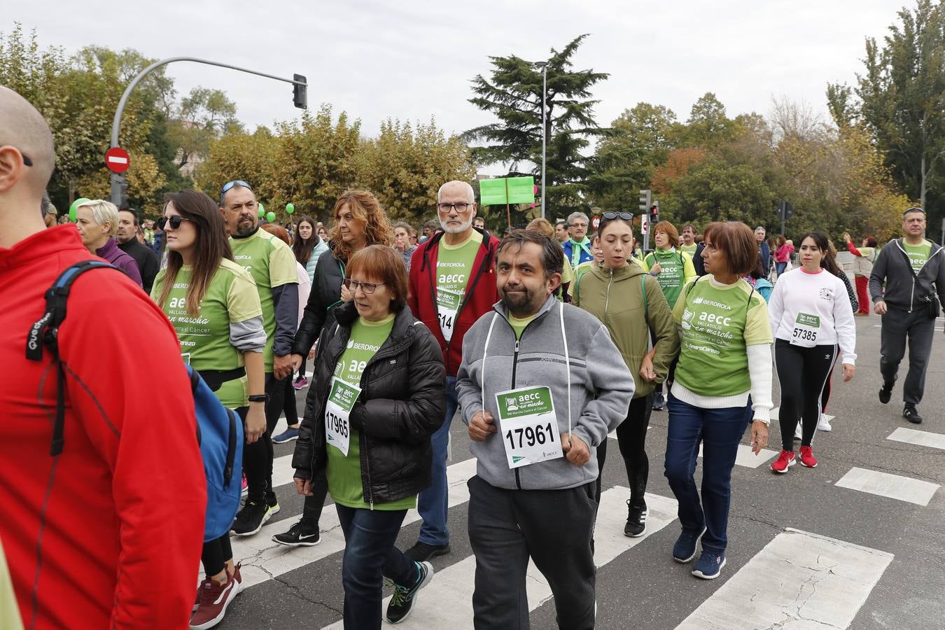 Participantes de la marcha contra el cáncer. 