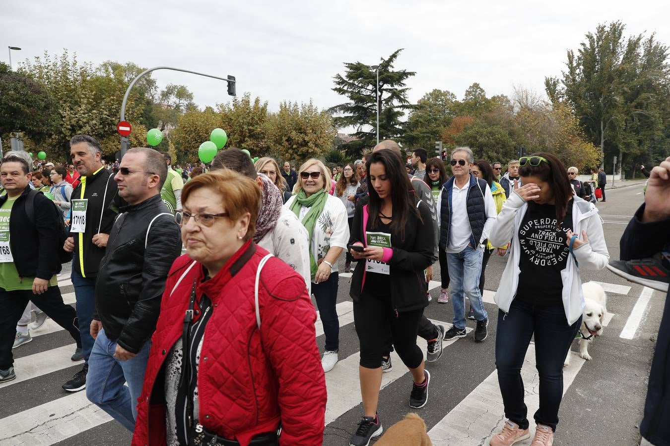 Participantes de la marcha contra el cáncer. 