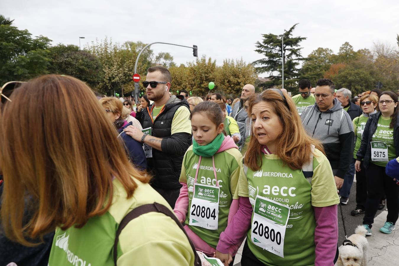 Participantes de la marcha contra el cáncer. 