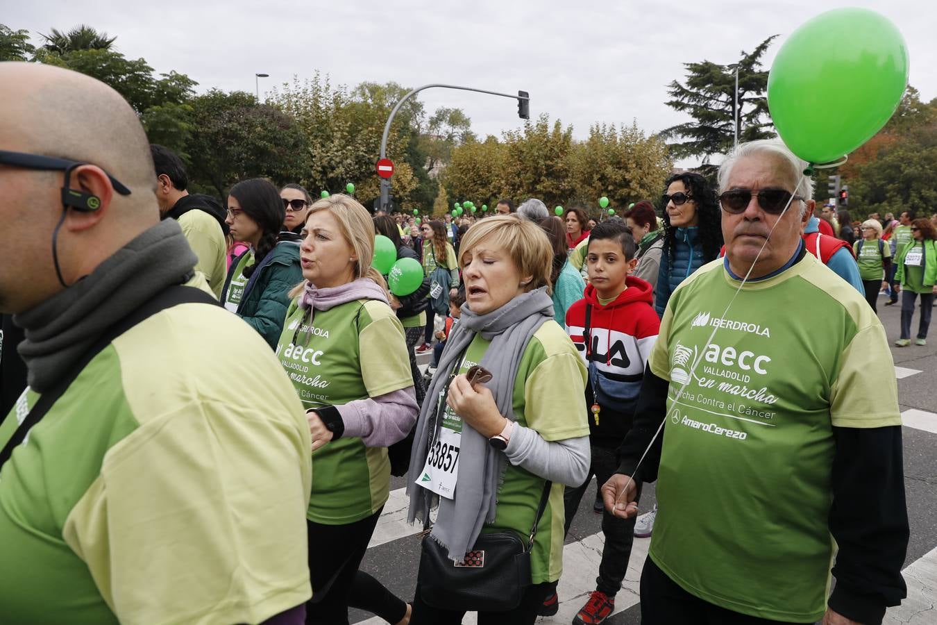 Participantes de la marcha contra el cáncer. 