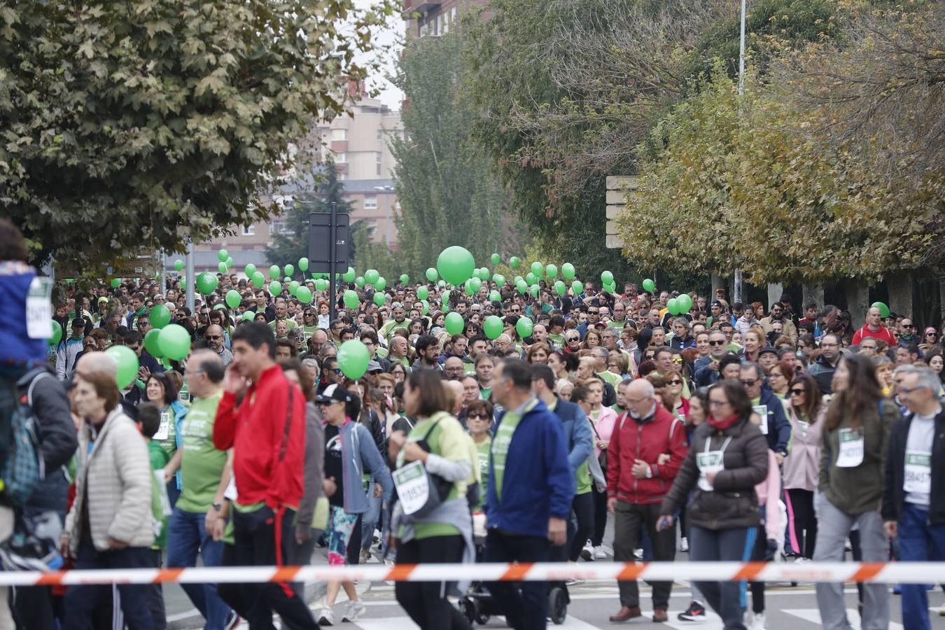 Participantes de la marcha contra el cáncer. 