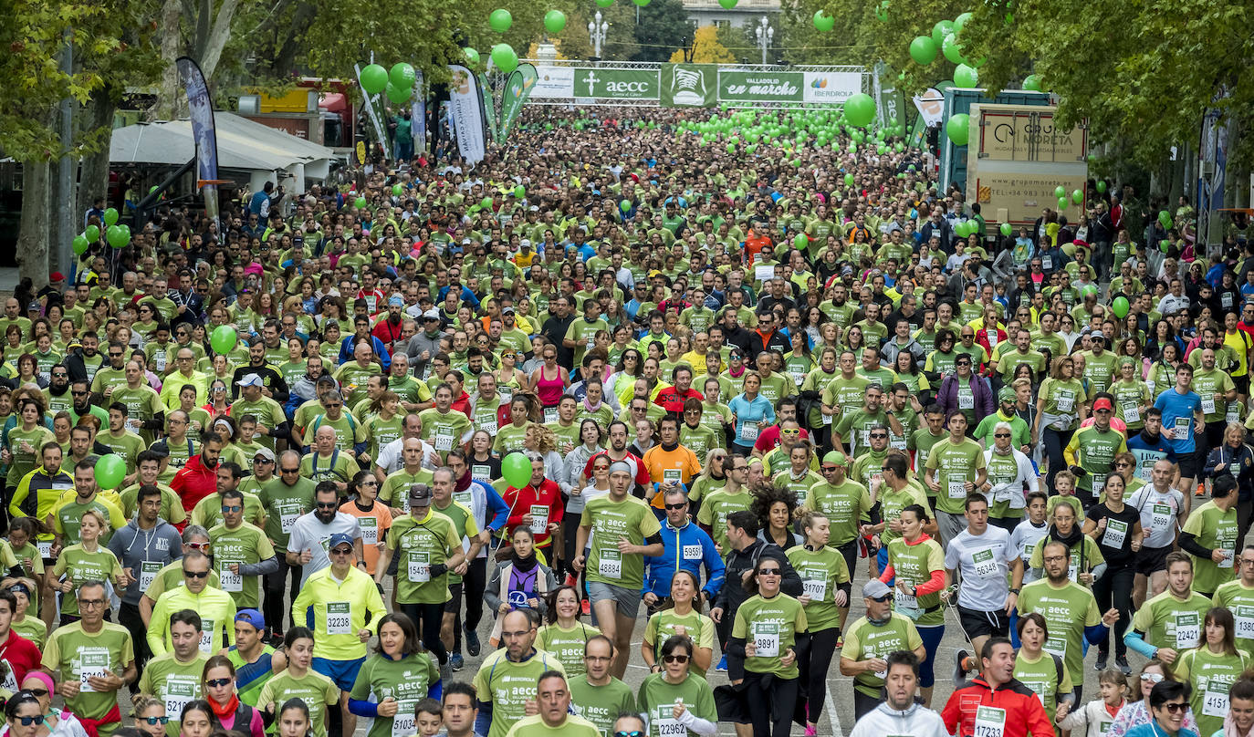 Participantes de la marcha contra el cáncer. 