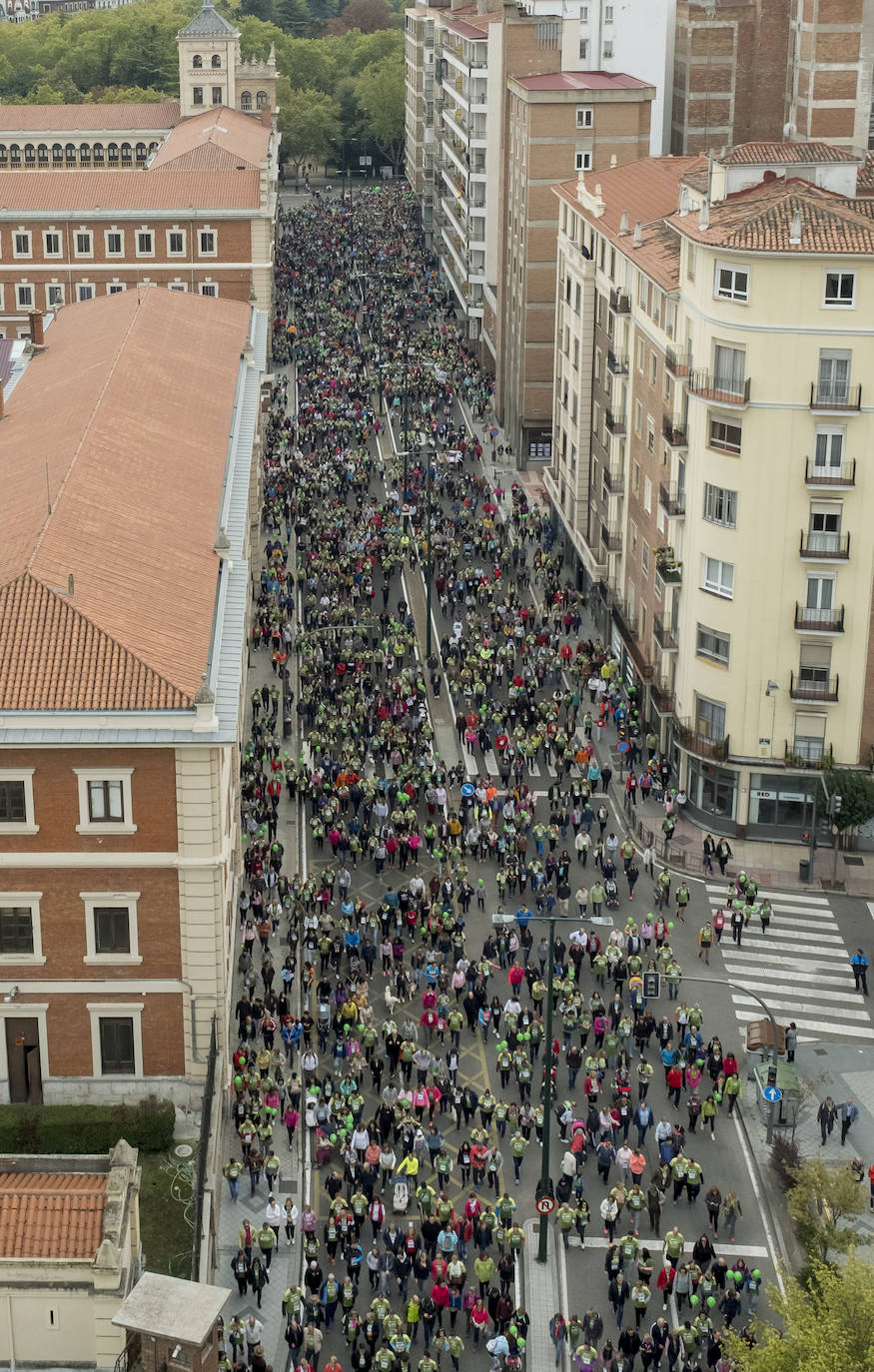 Participantes de la marcha contra el cáncer. 