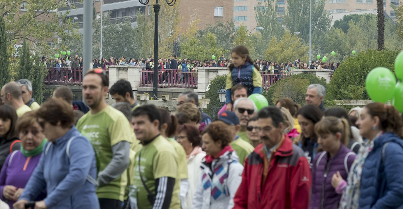 Participantes de la marcha contra el cáncer. 