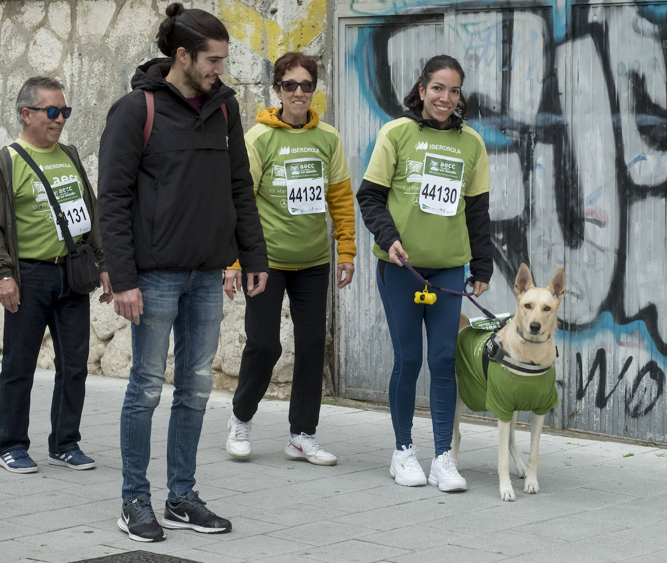 Participantes de la marcha contra el cáncer. 