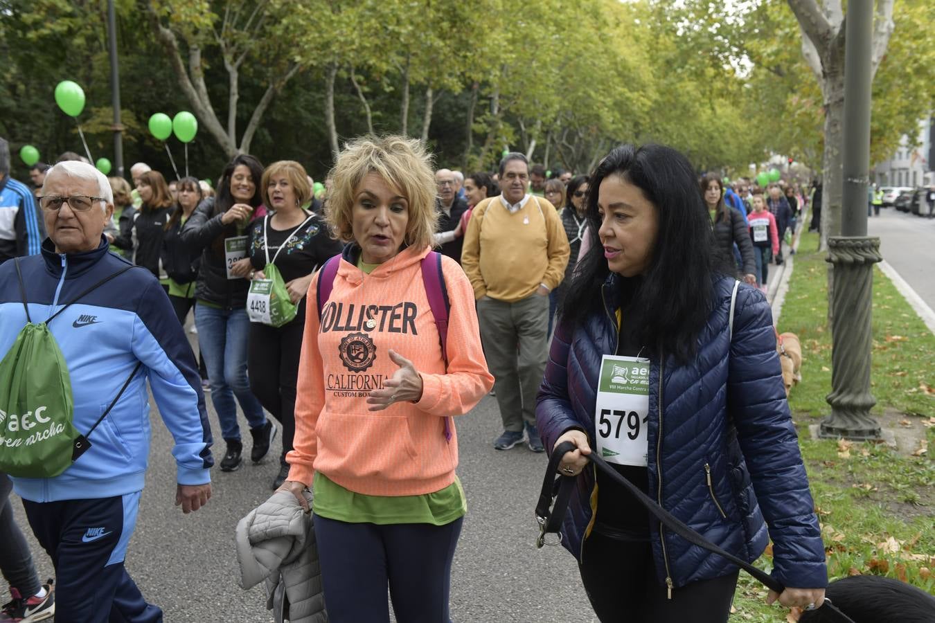 Participantes de la marcha contra el cáncer. 