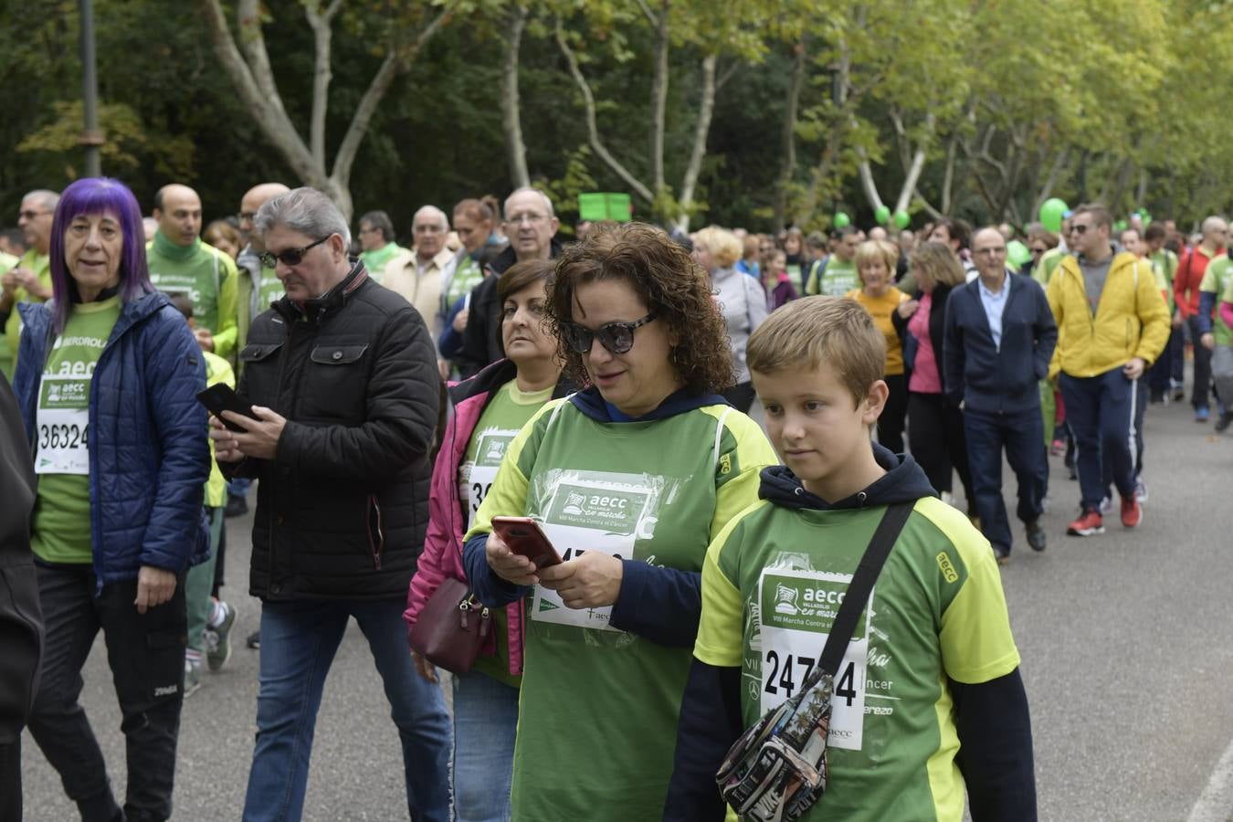 Participantes de la marcha contra el cáncer. 