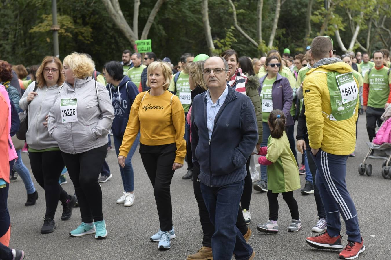 Participantes de la marcha contra el cáncer. 