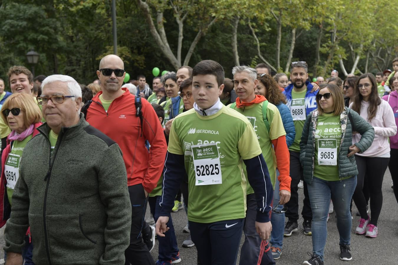 Participantes de la marcha contra el cáncer. 