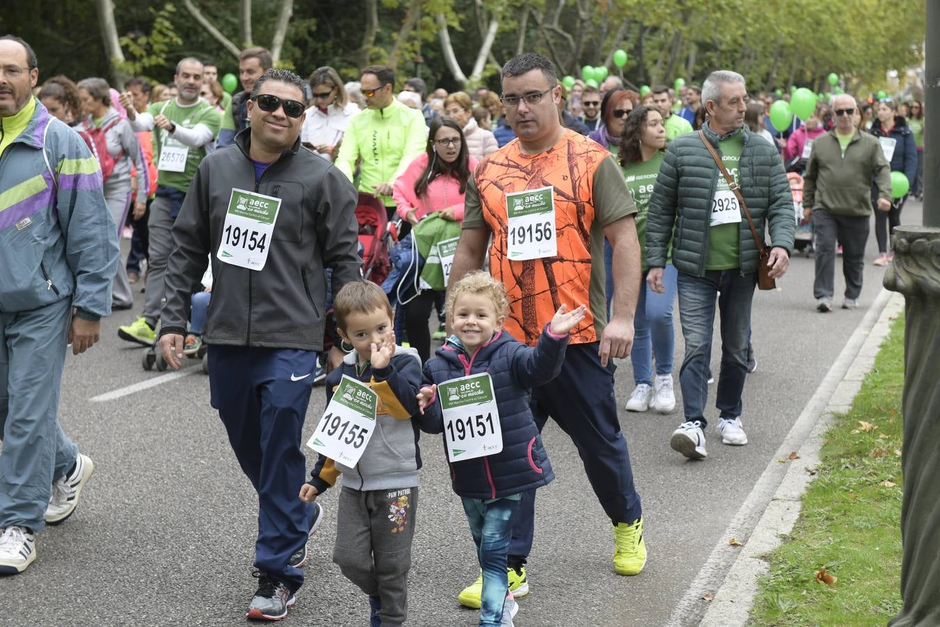 Participantes de la marcha contra el cáncer. 