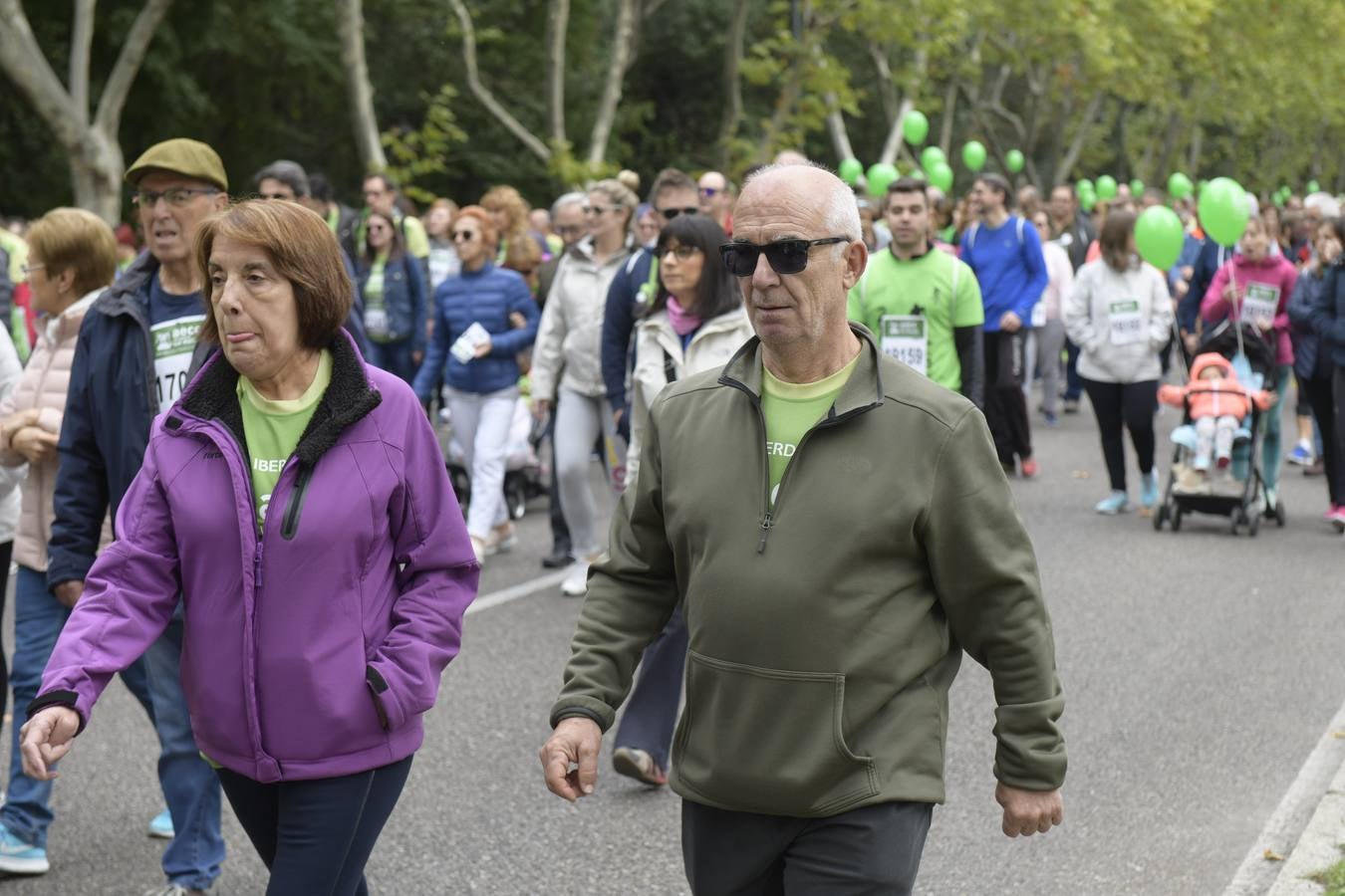 Participantes de la marcha contra el cáncer. 