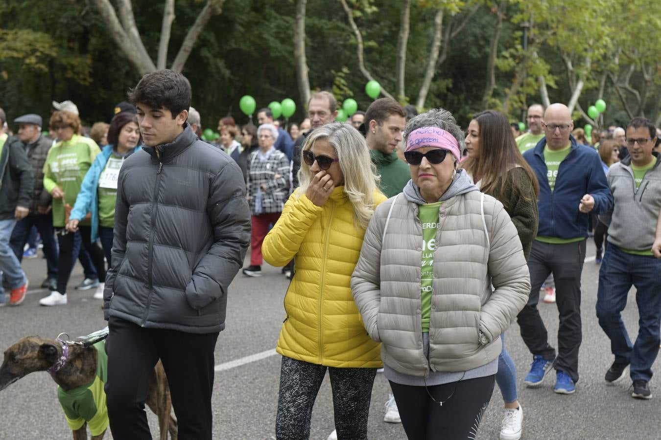 Participantes de la marcha contra el cáncer. 