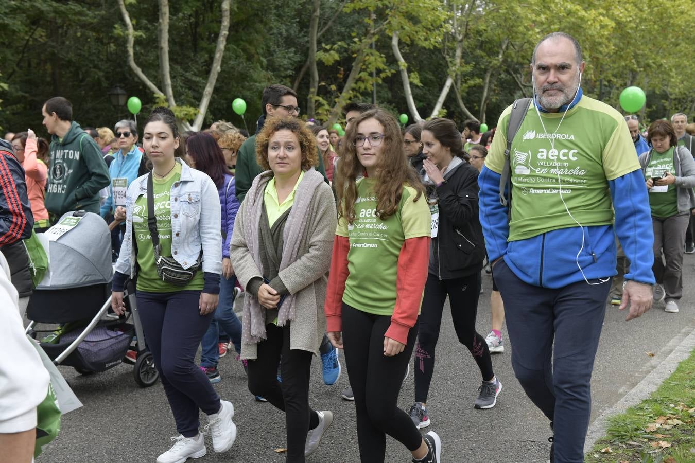 Participantes de la marcha contra el cáncer. 