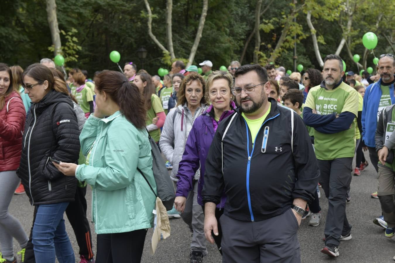 Participantes de la marcha contra el cáncer. 