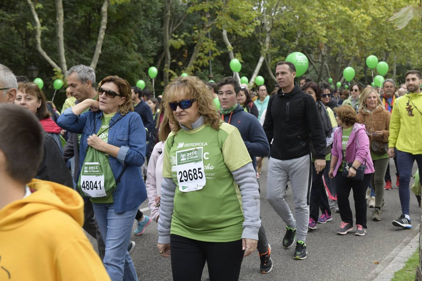 Participantes de la marcha contra el cáncer. 