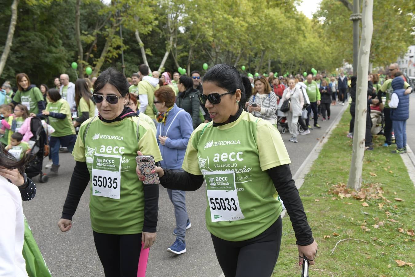 Participantes de la marcha contra el cáncer. 