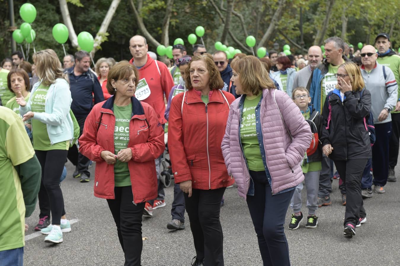 Participantes de la marcha contra el cáncer. 