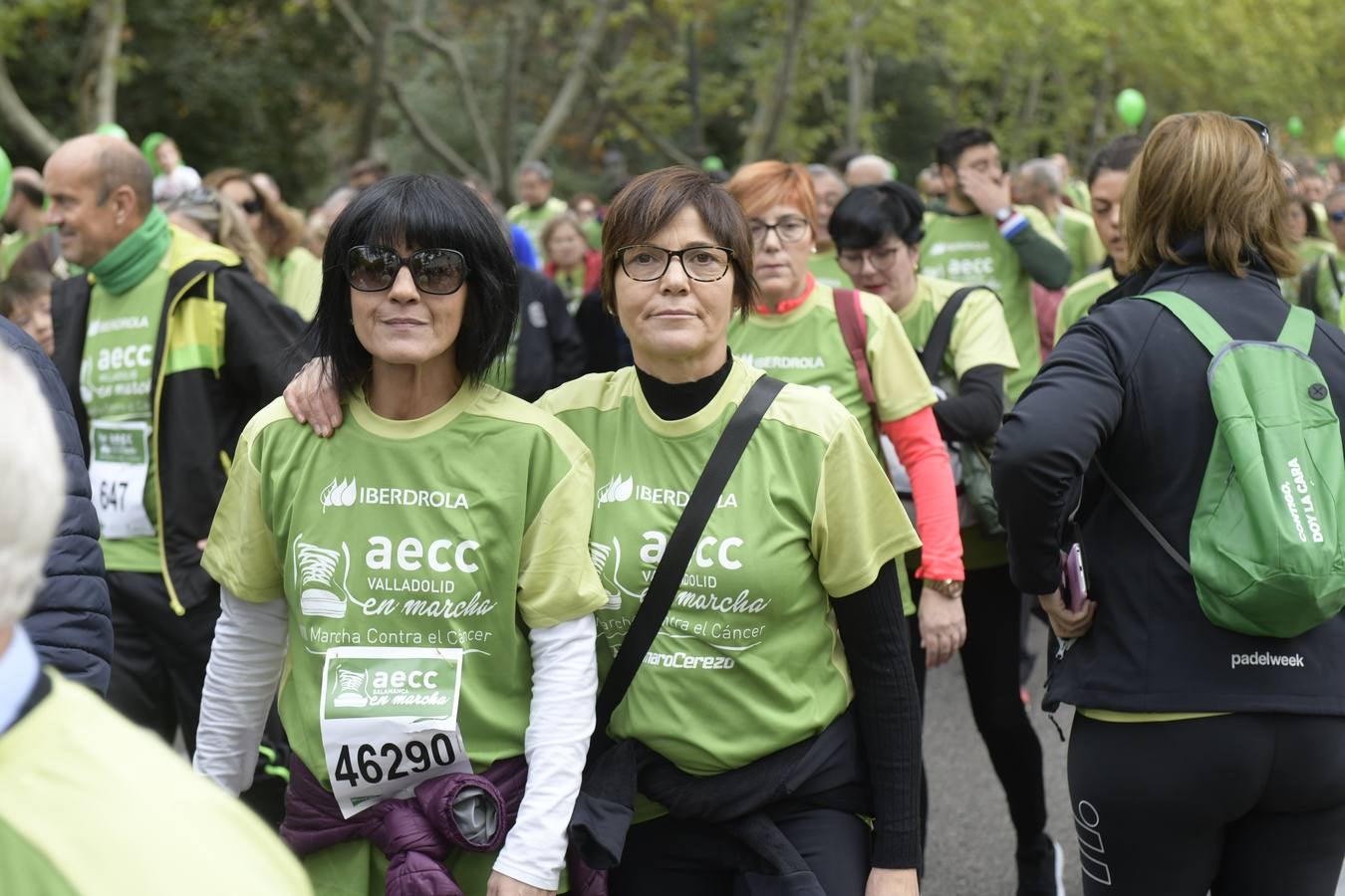 Participantes de la marcha contra el cáncer. 