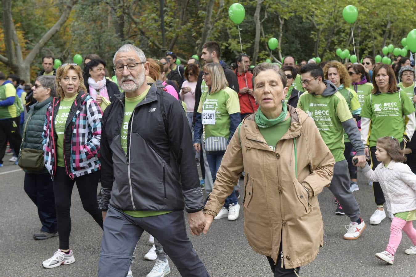 Participantes de la marcha contra el cáncer. 