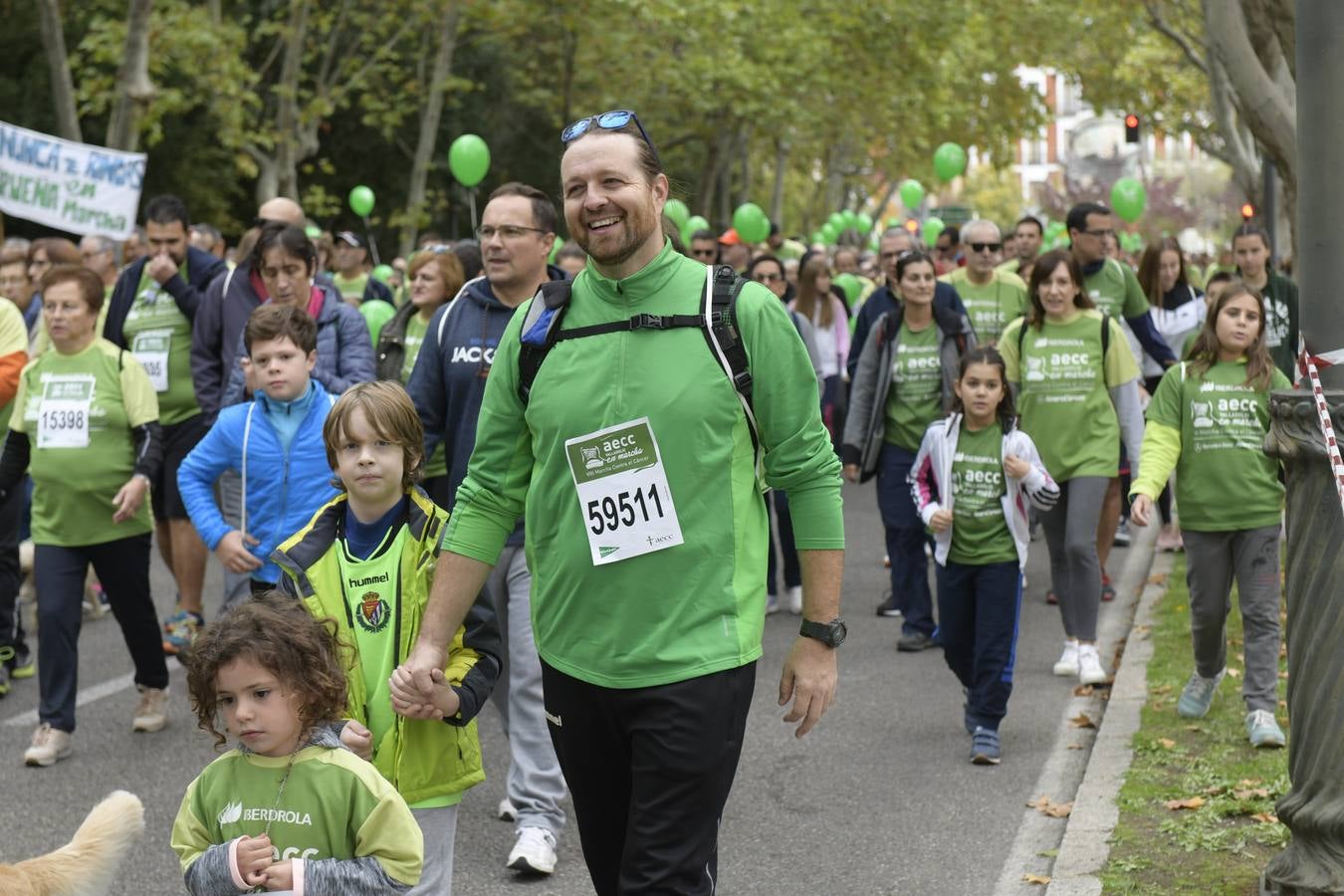 Participantes de la marcha contra el cáncer. 