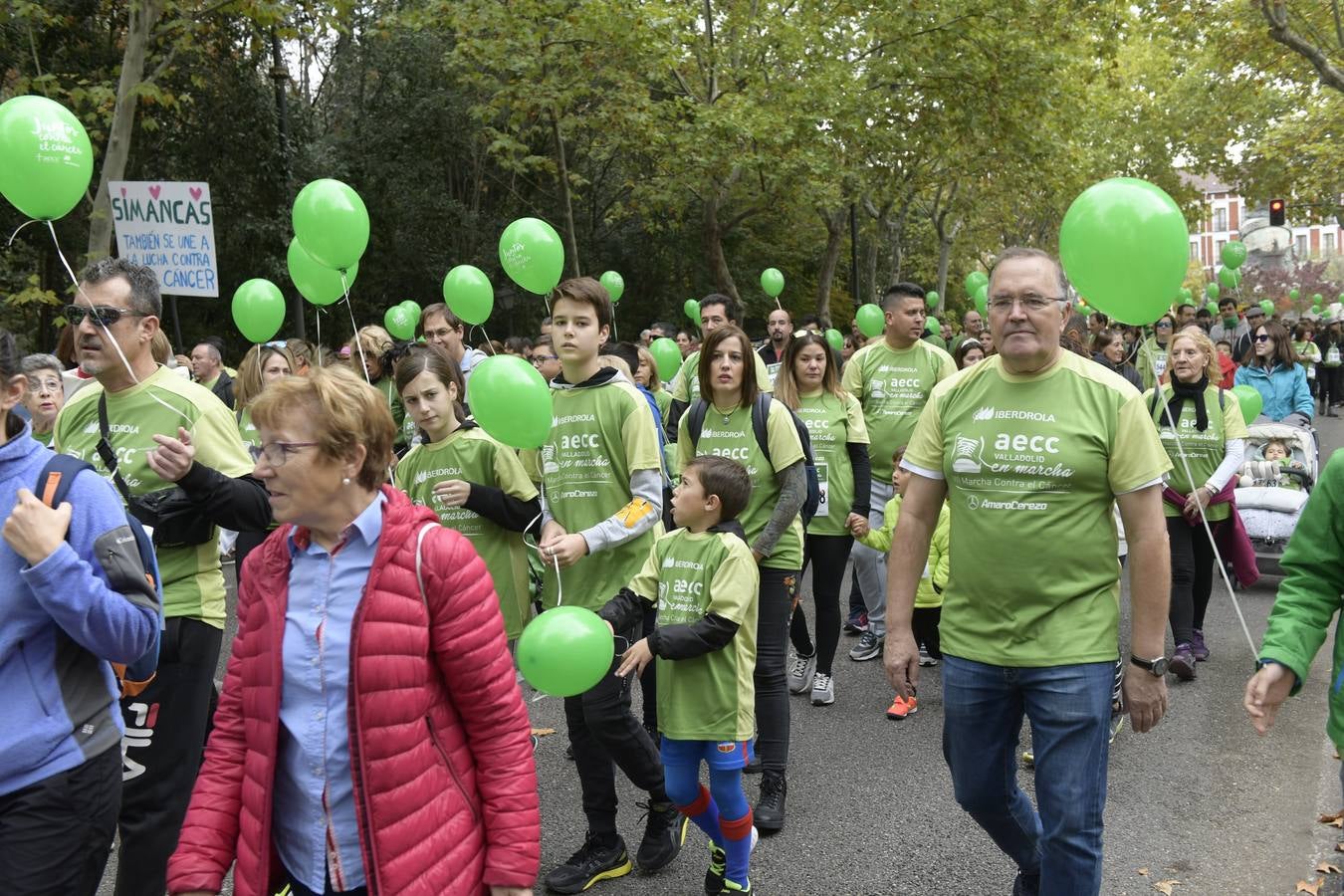 Participantes de la marcha contra el cáncer. 