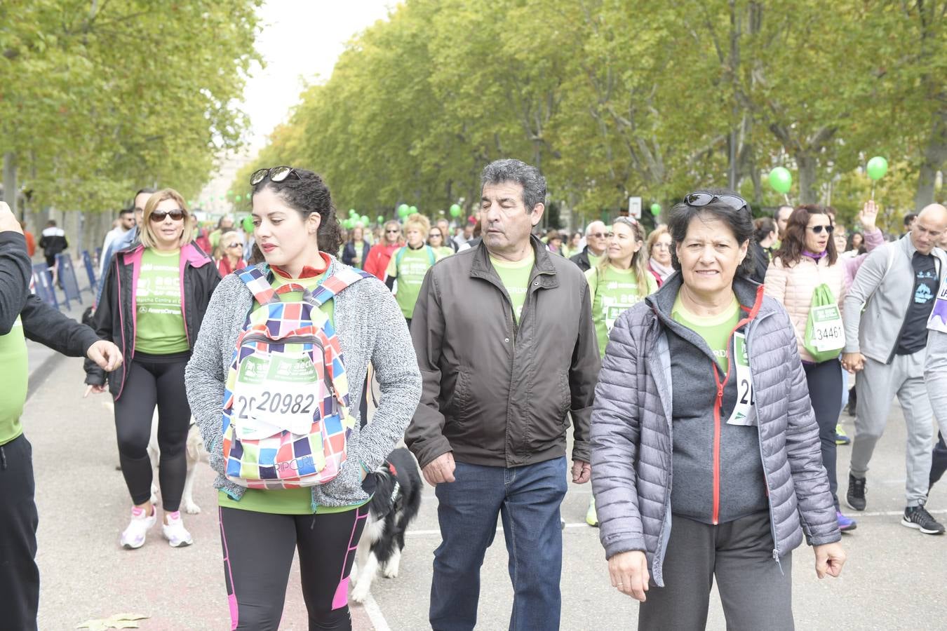 Participantes de la marcha contra el cáncer. 