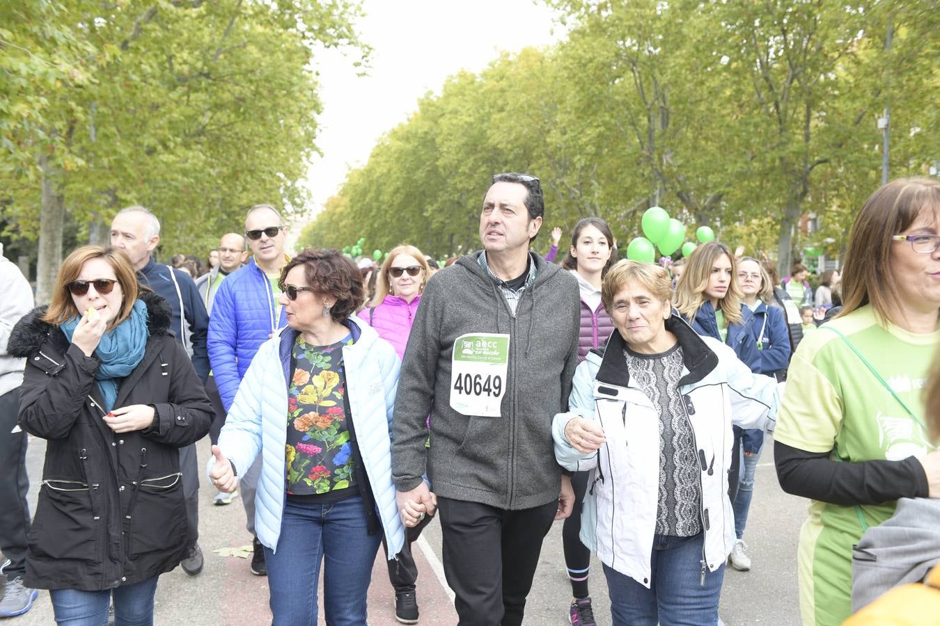 Participantes de la marcha contra el cáncer. 