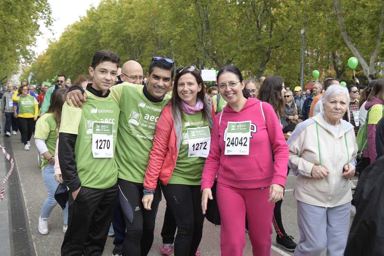 Participantes de la marcha contra el cáncer. 