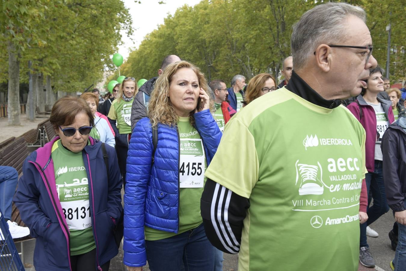 Participantes de la marcha contra el cáncer. 