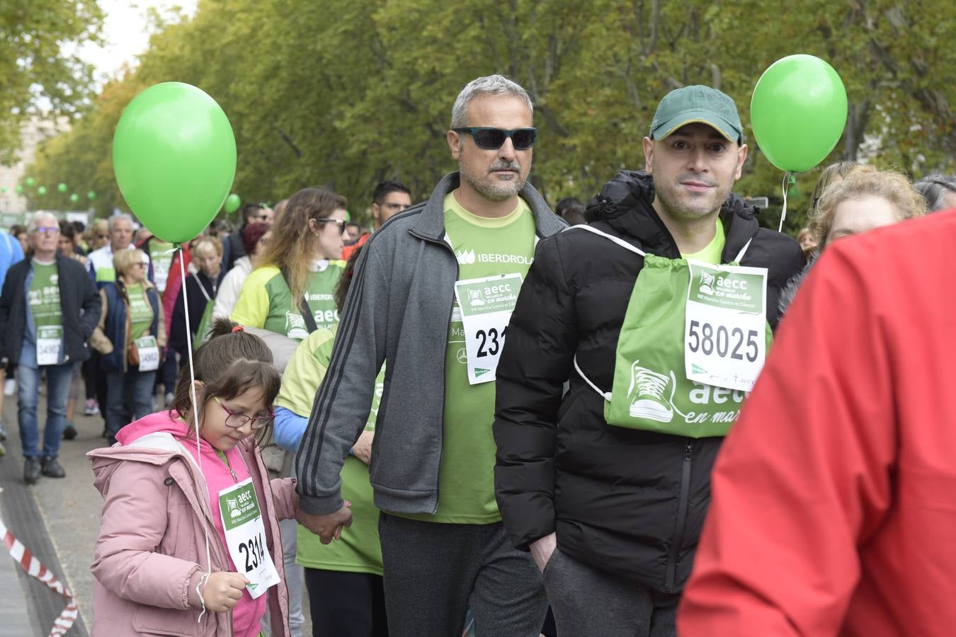 Participantes de la marcha contra el cáncer. 