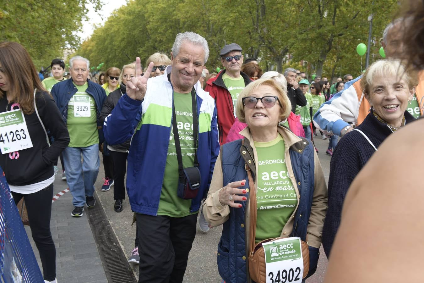 Participantes de la marcha contra el cáncer. 