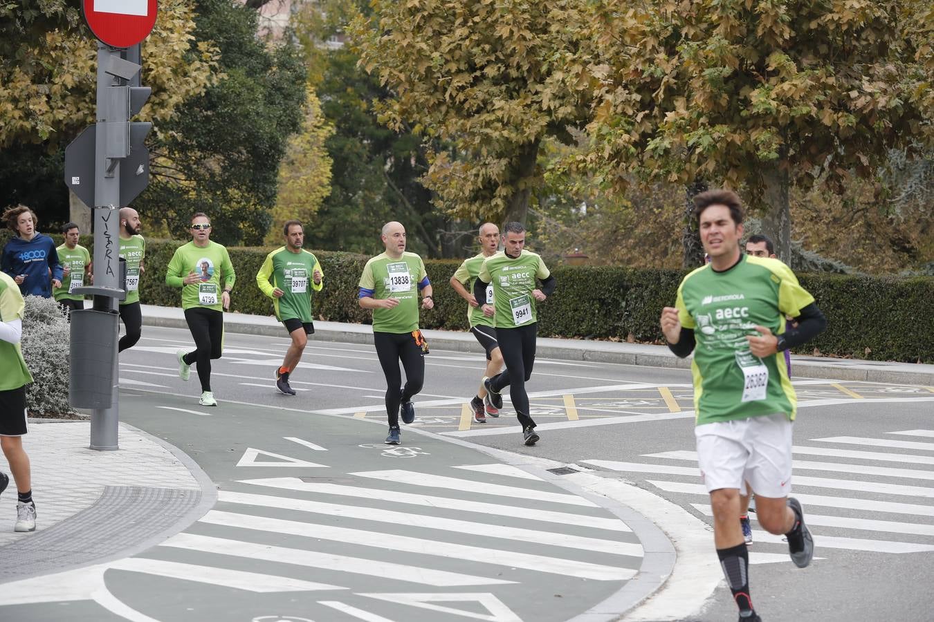 Participantes en la marcha contra el cáncer. 