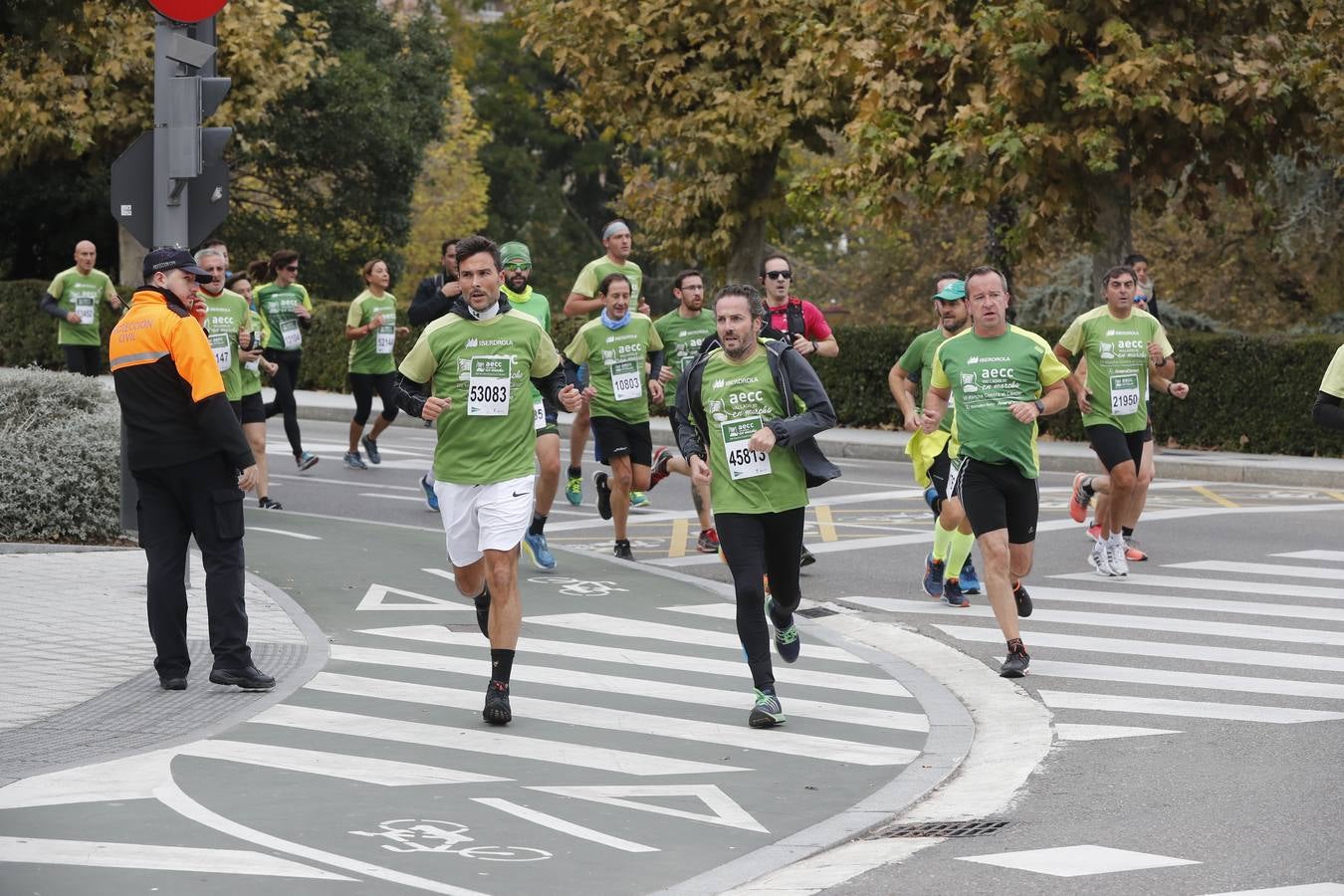 Participantes en la marcha contra el cáncer. 