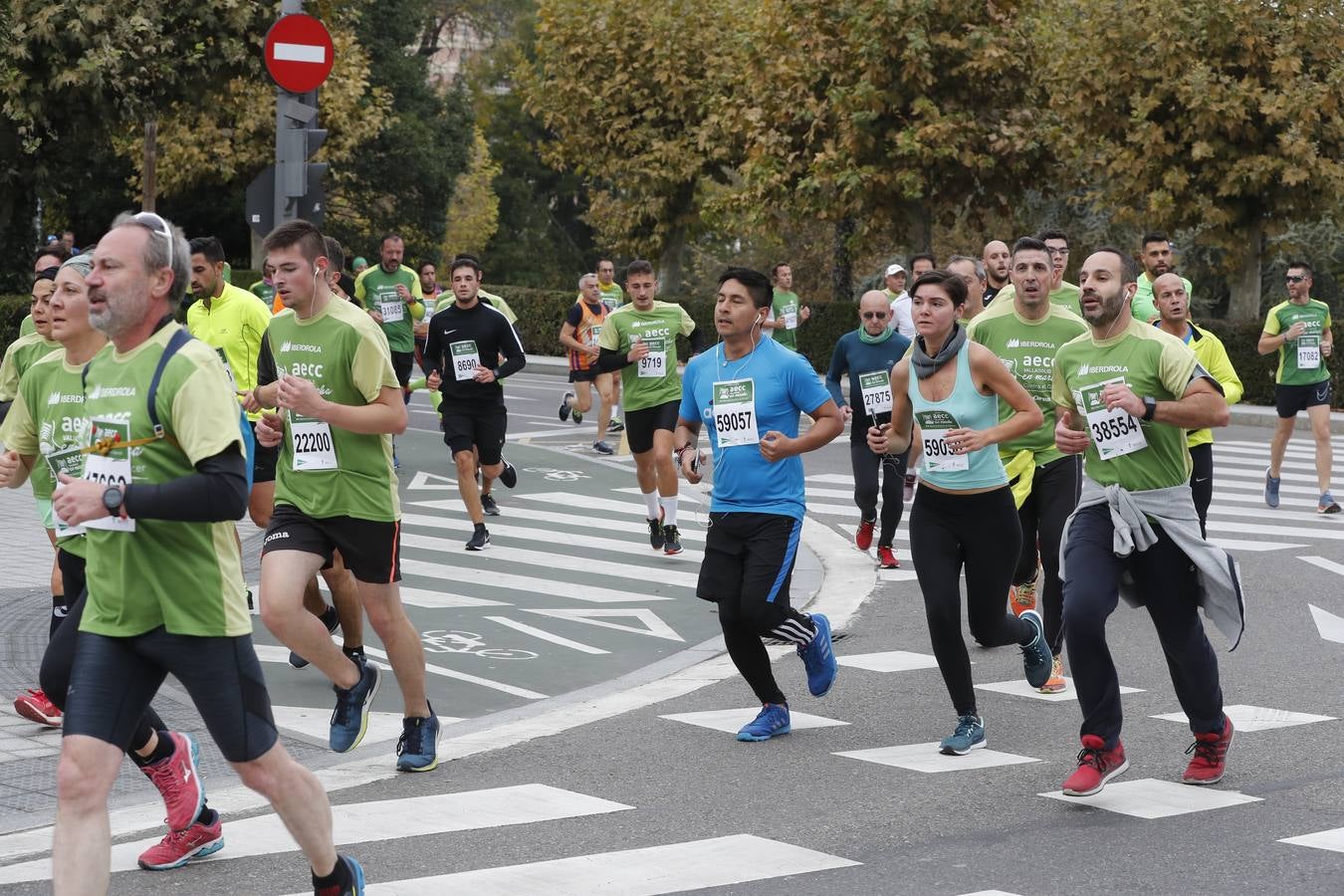 Participantes en la marcha contra el cáncer. 